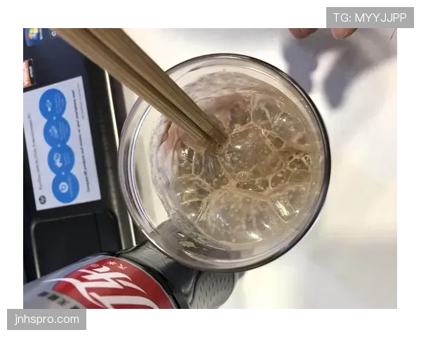 陈梦家冰箱里塞满蛋白粉,连饮料都是自己兑的 陈梦家冰箱里塞满蛋白粉,连饮料都是自己兑的